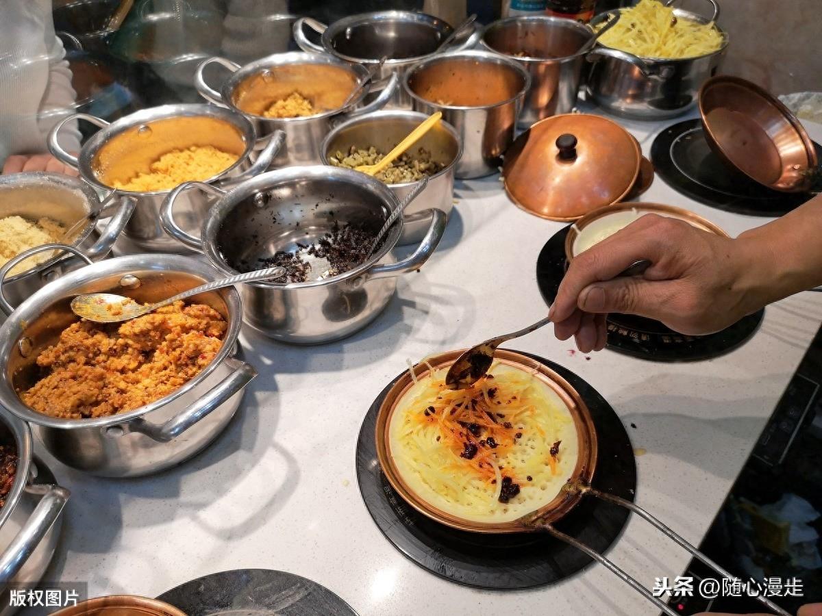 四川成都建设路小吃街重新开业,美食爱好者慕名前来