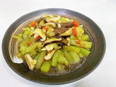 ​炒莴笋时，到底要不要焯水，大厨说漏嘴，以前的莴笋真的是白吃了