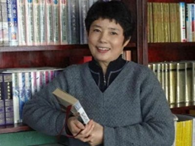 ​陈力：凭借《枉凝眉》爆红，因女儿一句话退歌坛，丈夫去世后再嫁