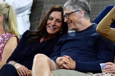 ​比尔盖茨离婚后曝新恋情！被实锤出轨后，又找了神似前妻的新女友