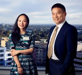 ​超级富豪刘永好：功成名就后怎样对待结发妻？女婿是青年导演