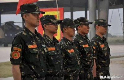 ​剧中王艳兵和李二牛是士兵，何晨光是军官，小编为你解答