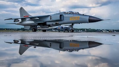 ​中国自研战机中“美丽而危险”的——歼轰-7“飞豹”