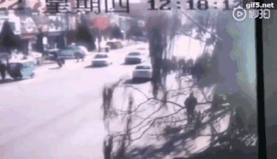 ​5死18伤！辽宁葫芦岛市一小学门前轿车撞倒多学生 司机被控制