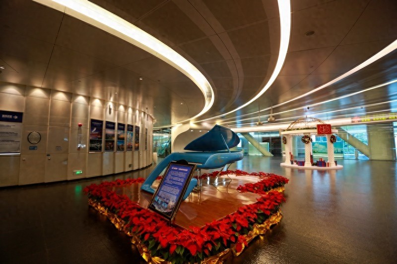 广州塔摩天轮,世界最高摩天轮,由16个