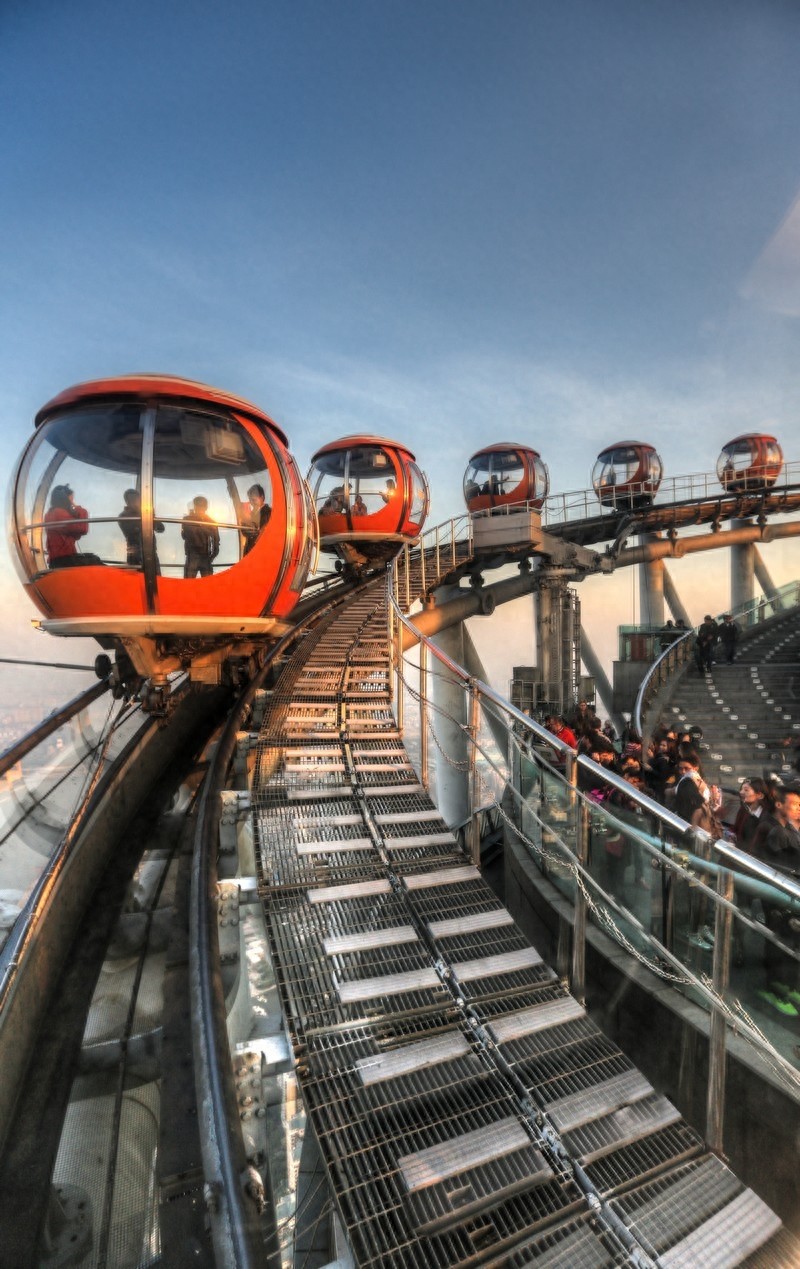 广州塔摩天轮,世界最高摩天轮,由16个