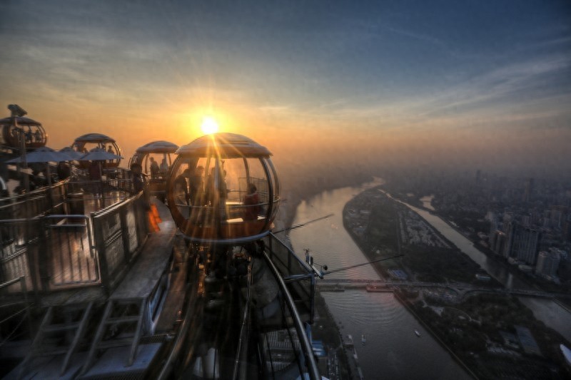 广州塔摩天轮,世界最高摩天轮,由16个