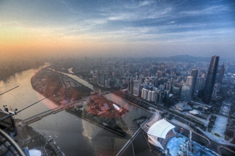 广州塔摩天轮,世界最高摩天轮,由16个