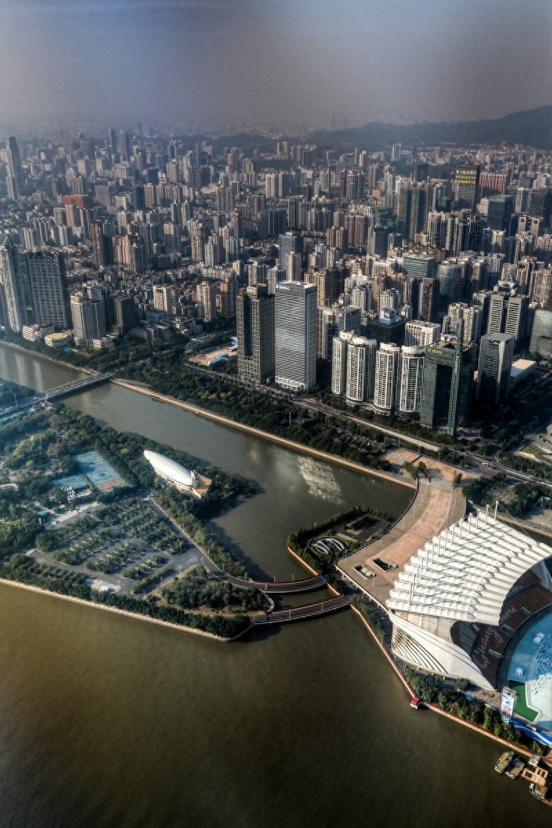 广州塔摩天轮,世界最高摩天轮,由16个