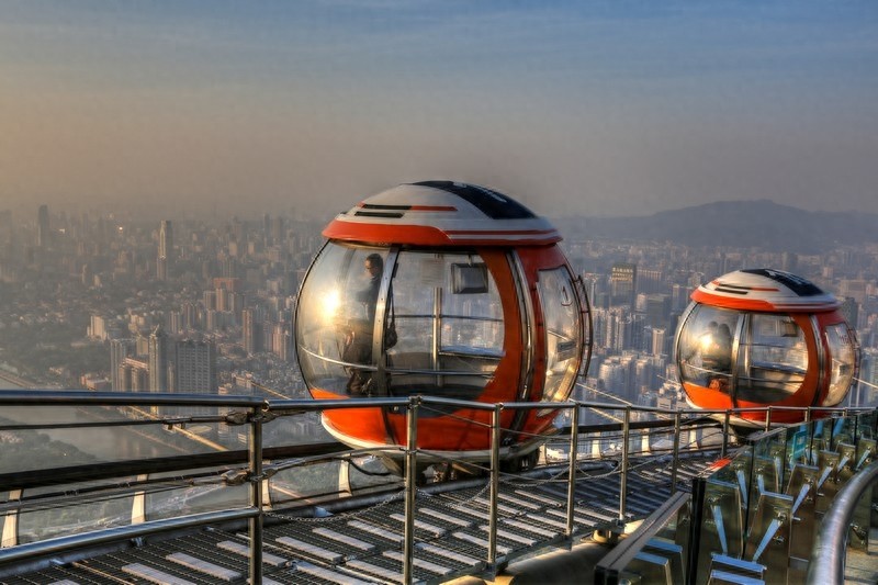 广州塔摩天轮,世界最高摩天轮,由16个