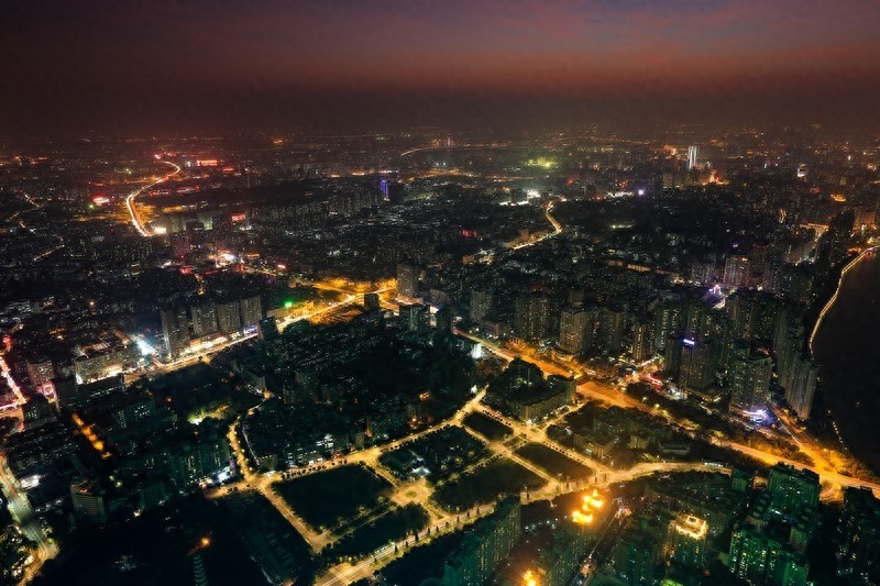 广州塔摩天轮,世界最高摩天轮,由16个