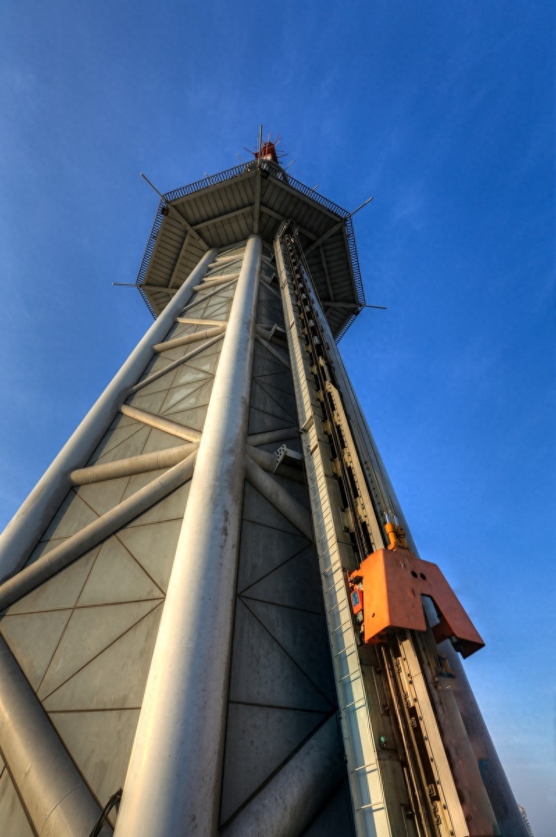 广州塔摩天轮,世界最高摩天轮,由16个