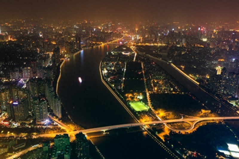 广州塔摩天轮,世界最高摩天轮,由16个