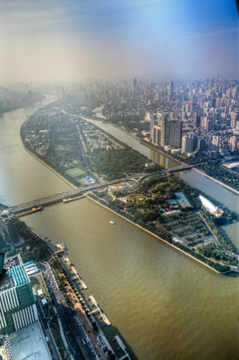 广州塔摩天轮,世界最高摩天轮,由16个