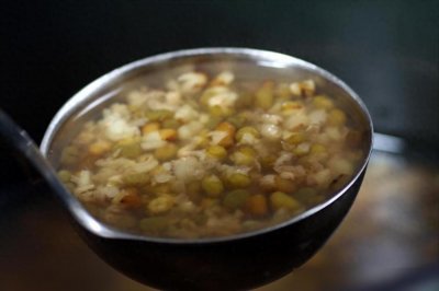 煮绿豆汤无需高压锅,下锅前多做1步,15分钟软烂开花,清凉解暑