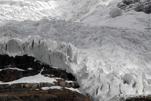 西藏三大大陆型冰川之一——卡若拉冰川
