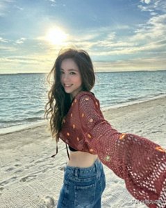 ​邓紫棋多张泳装照曝光，原来她身材这么好啊，