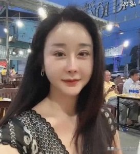 ​八卦说；咸素媛晒女儿表演照片 与陈华离婚后在越南生活 两人婚