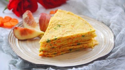 ​鸡蛋饼这样煎，皮薄不糊锅，口感软嫩，孩子天天早上要吃