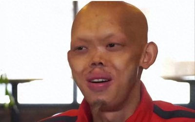 ​＂怪异外表下的传奇：李平安日赚4000，收获美娇妻！＂