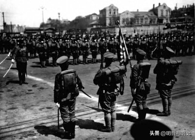​二战日本关东军就是一个巨大的加血包，到了1945年几乎被抽空了。