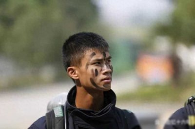 ​21岁战士谢勇，为救被困群众壮烈牺牲，追记一等功