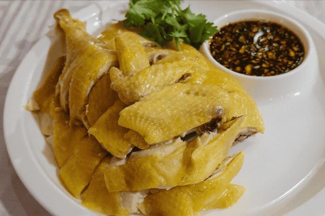 做白切鸡是冷水下锅还是热水下锅-（白切鸡是冷水下锅还是热水下锅）