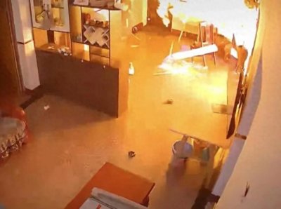 ​煤气爆燃中＂烧伤妈妈＂英勇护娃，丈夫呼吁停止捐款传递爱心