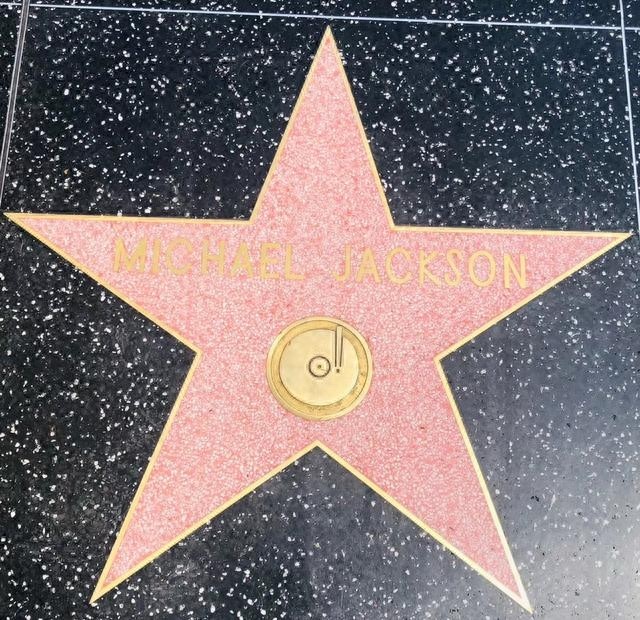 美国好莱坞星光大道，和中国香港星光大道，看看有何不同？