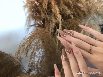 ​今日份美甲分享，高级磨砂质感，做指尖上的与众不同