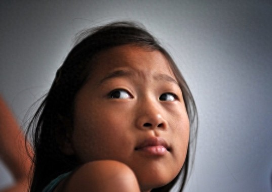 实拍：被领养到美国的女孩回国寻亲过程