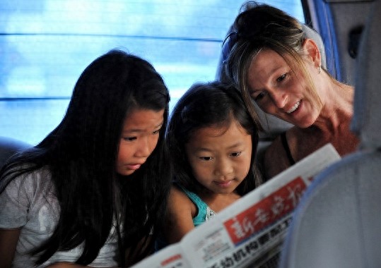 实拍：被领养到美国的女孩回国寻亲过程