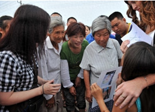实拍：被领养到美国的女孩回国寻亲过程