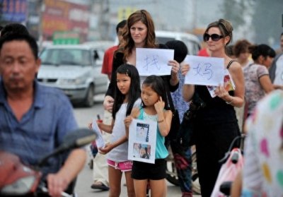 ​实拍：被领养到美国的女孩回国寻亲过程