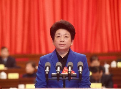 ​黄莉新当选上海市人大常委会主任，履历跨苏浙沪三地