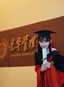 ​北大美女博士毕业后留校任教，颜值太高似明星，被误认成大一新生