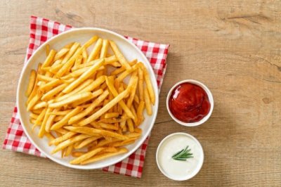 ​薯条制作方法，手把手教你制作金黄酥脆的美味薯条，让你秒变大厨