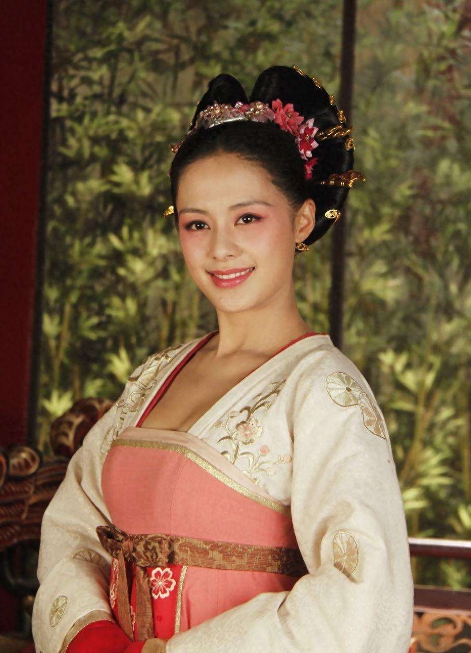 王力可:出道多年,演技身材颜值不输一线女星,却不温不火