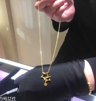 黄金项链可以用香皂洗吗 选用中性香皂 黄金项链可以用香皂洗吗 选用中性香皂