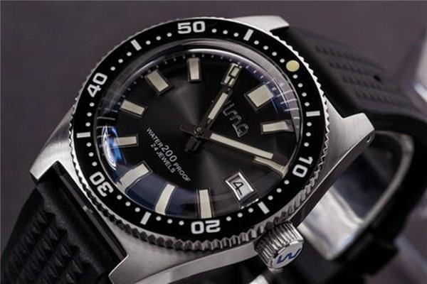 手表镜面花了怎么办 手表有磨损能保修吗 手表镜面花了怎么办 手表有磨损能保修吗