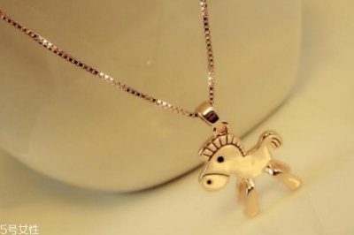 镀金项链是什么颜色 认准这种光泽