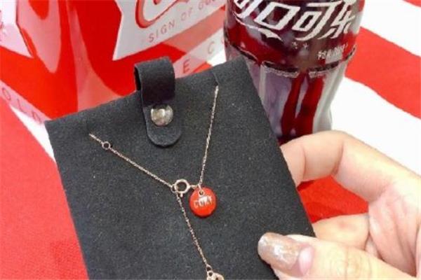 肥宅快乐水项链多少钱 周大福可口可乐项链价格