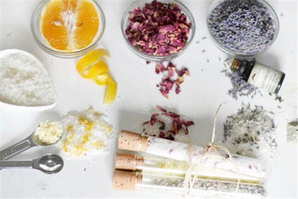 沐浴盐能祛痘吗 沐浴盐洗脸的正确使用方法 沐浴盐能祛痘吗 沐浴盐洗脸的正确使用方法