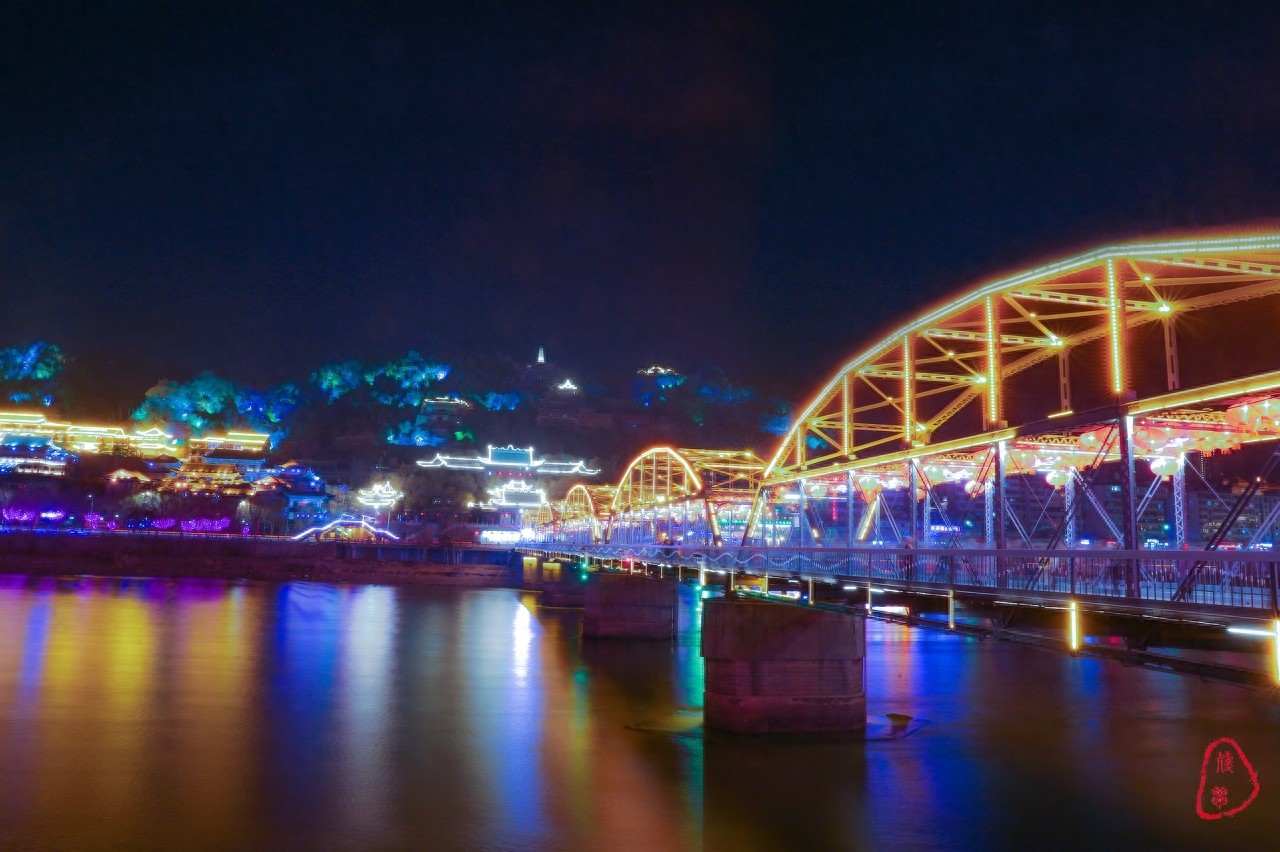 中山桥位于甘肃省兰州市城关区,有“天下黄河第一桥”之称