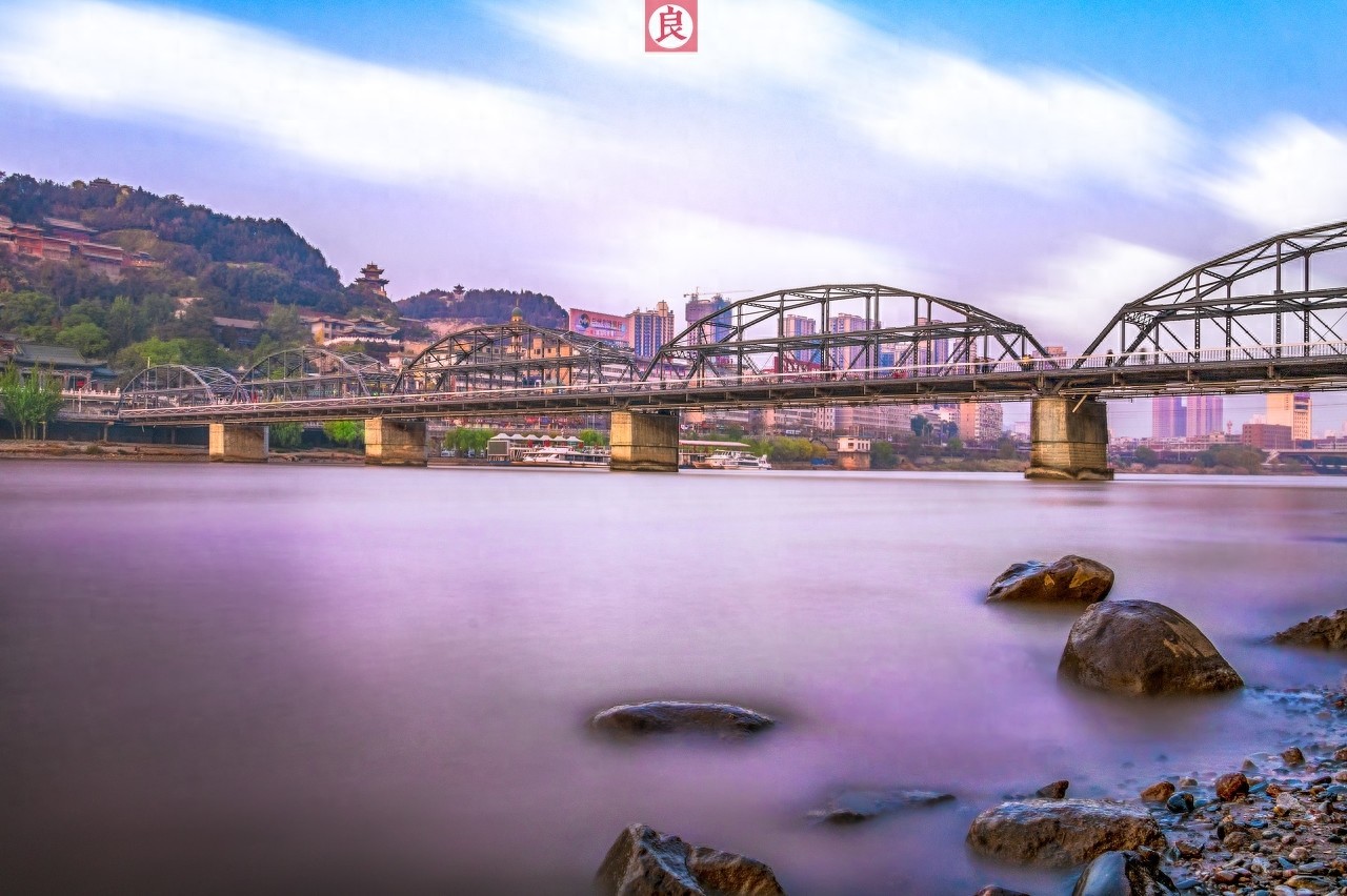 中山桥位于甘肃省兰州市城关区,有“天下黄河第一桥”之称