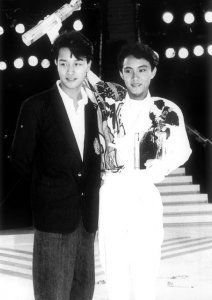 和张国荣并肩也毫不逊色!张卫健鲜肉时期照片惊艳网友