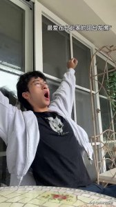 ​哈林再婚8年首晒小14岁太太，接93岁母亲回家打破婆媳不和传言