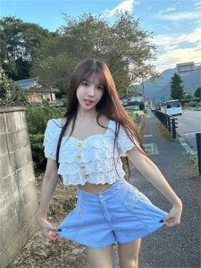 ​女主播大艺术嘉落泪：收入低，老头票多！