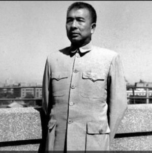 ​松树的风格，不畏严霜，傲然屹立，这也是他的风格