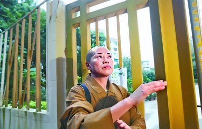 ​“风流尼姑”释智定：贪财好色，开豪车出入佛门，被香港女星揭发